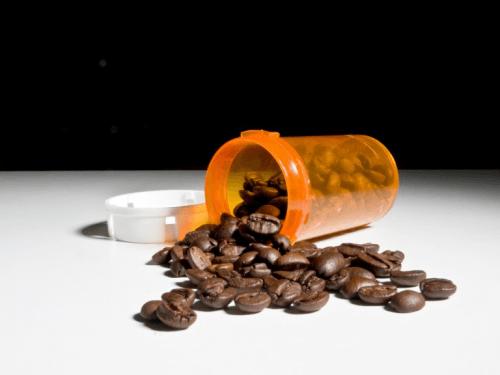 Mivel maradsz fent sokáig? Koffein tabletta vagy kávé?
